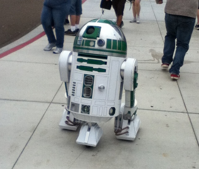 Life-sized radio-controlled R2-D3